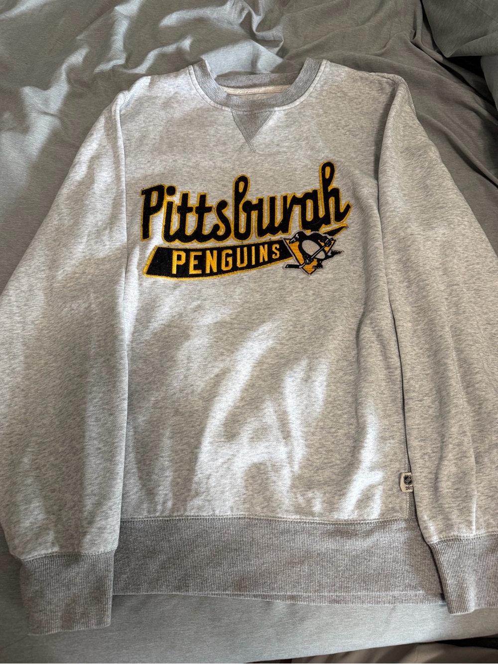 VTG CCM Pittsburgh Penguins Light Gray Crew Sweatshirt men’s L